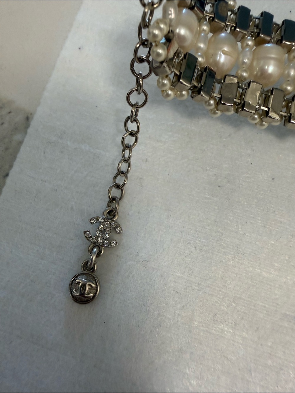 100% Authentic Chanel Vintage Pearl and Blue Crystal Floral Choker necklace - Picture 6 of 8
